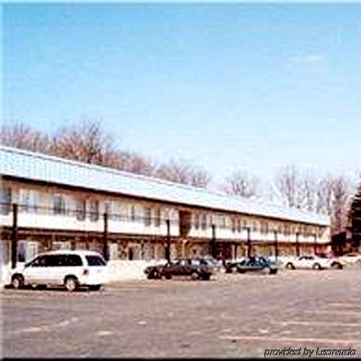 Super 8 By Wyndham Hazleton Motell Exteriör bild